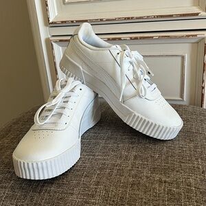 🆕 Puma women’s sneakers size 7.5 color:white